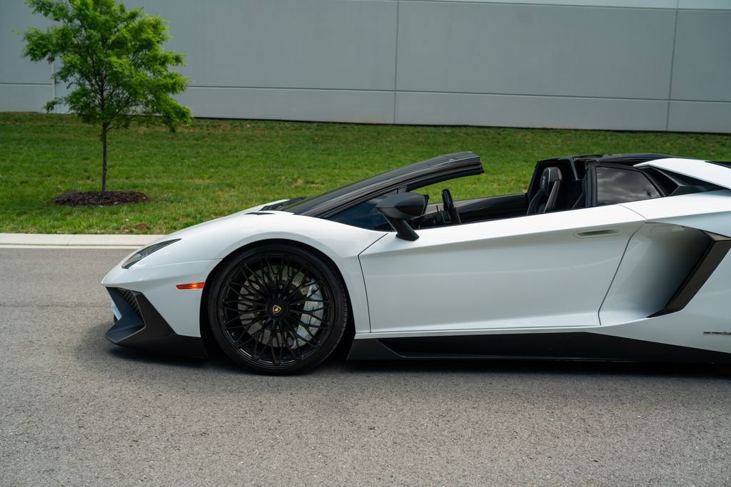 Used 2017 Lamborghini Aventador LP 750-4 Superveloce AWD/4WD image 9