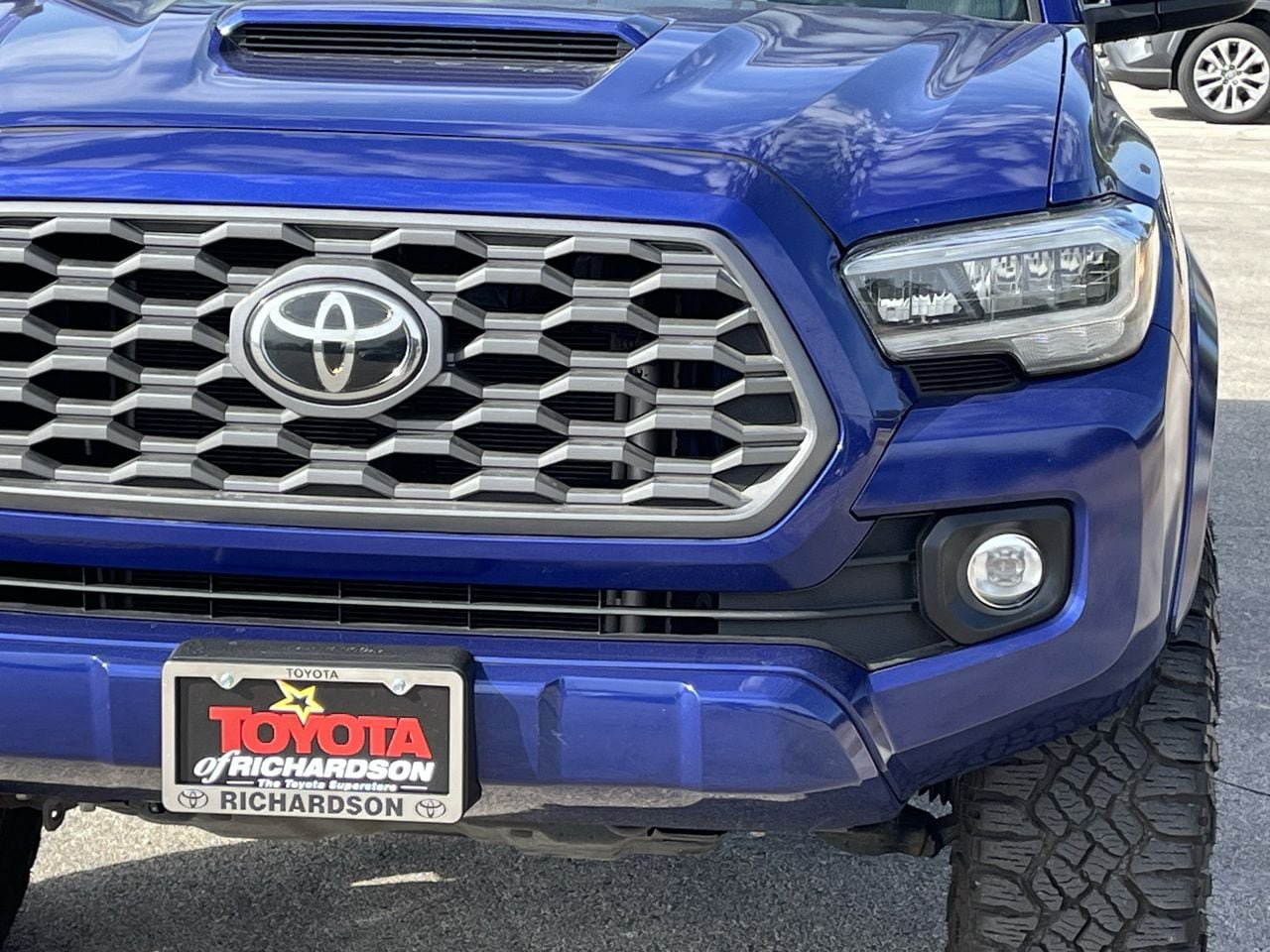 Used 2022 Toyota Tacoma TRD Sport w/ TRD Premium Sport Package AWD/4WD image 8