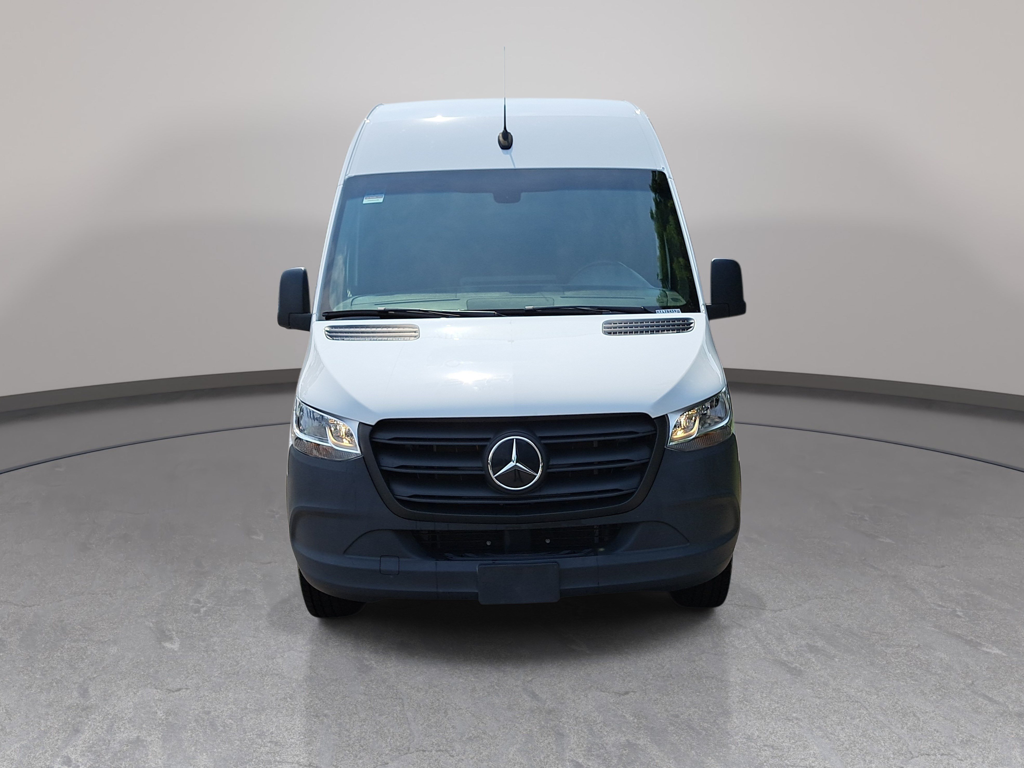 Used 2024 Mercedes-Benz eSprinter 170 Cargo image 2