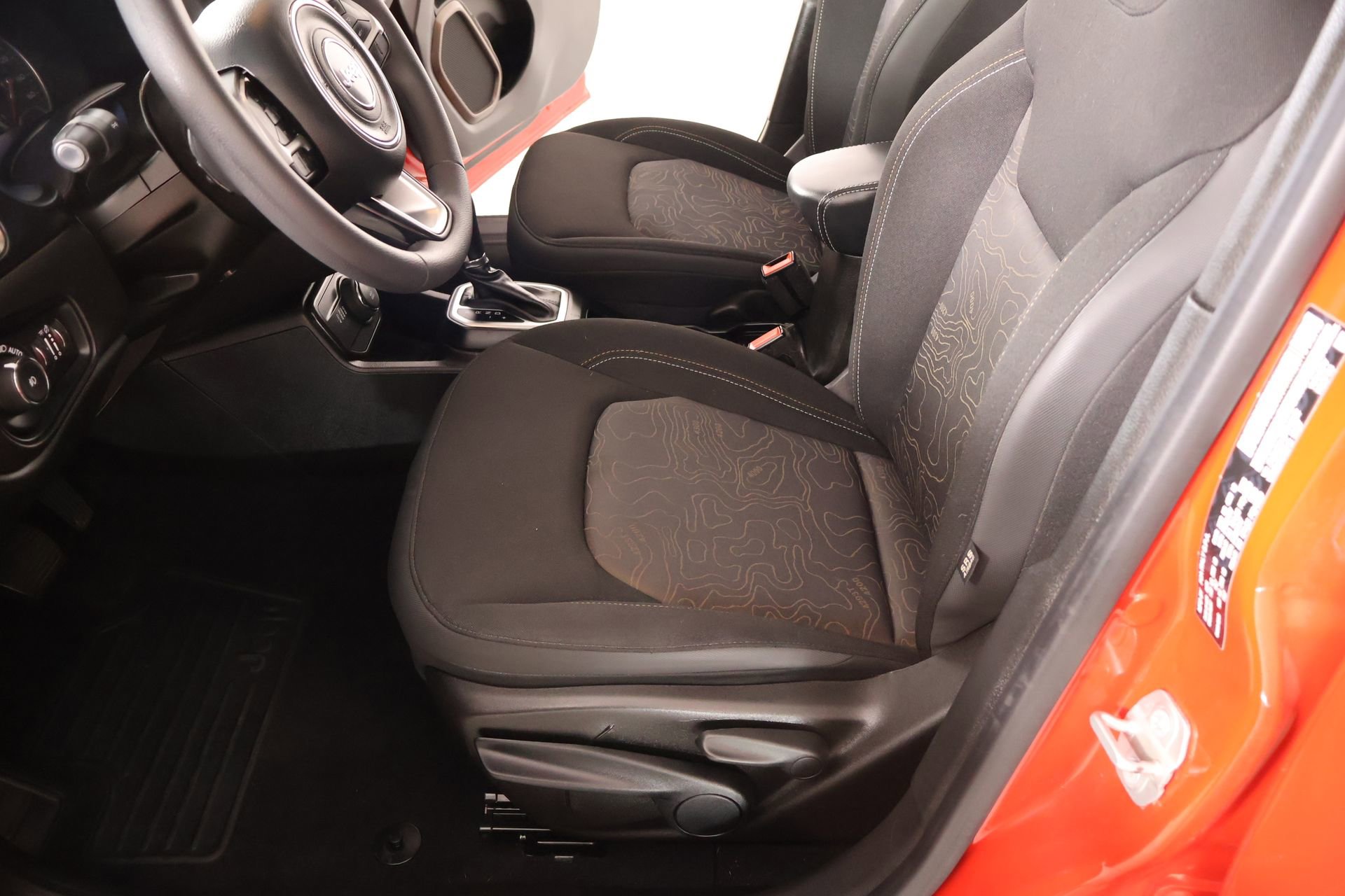 Used 2023 Jeep Renegade Latitude AWD/4WD image 12