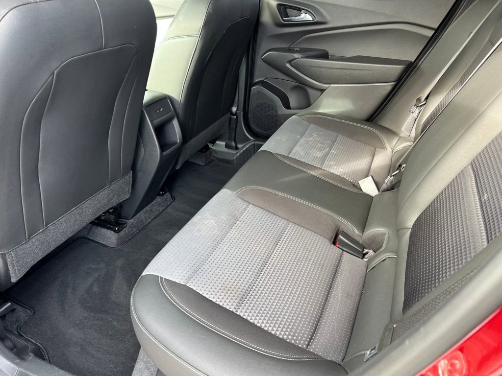 Used 2025 Chevrolet Trax LT image 11