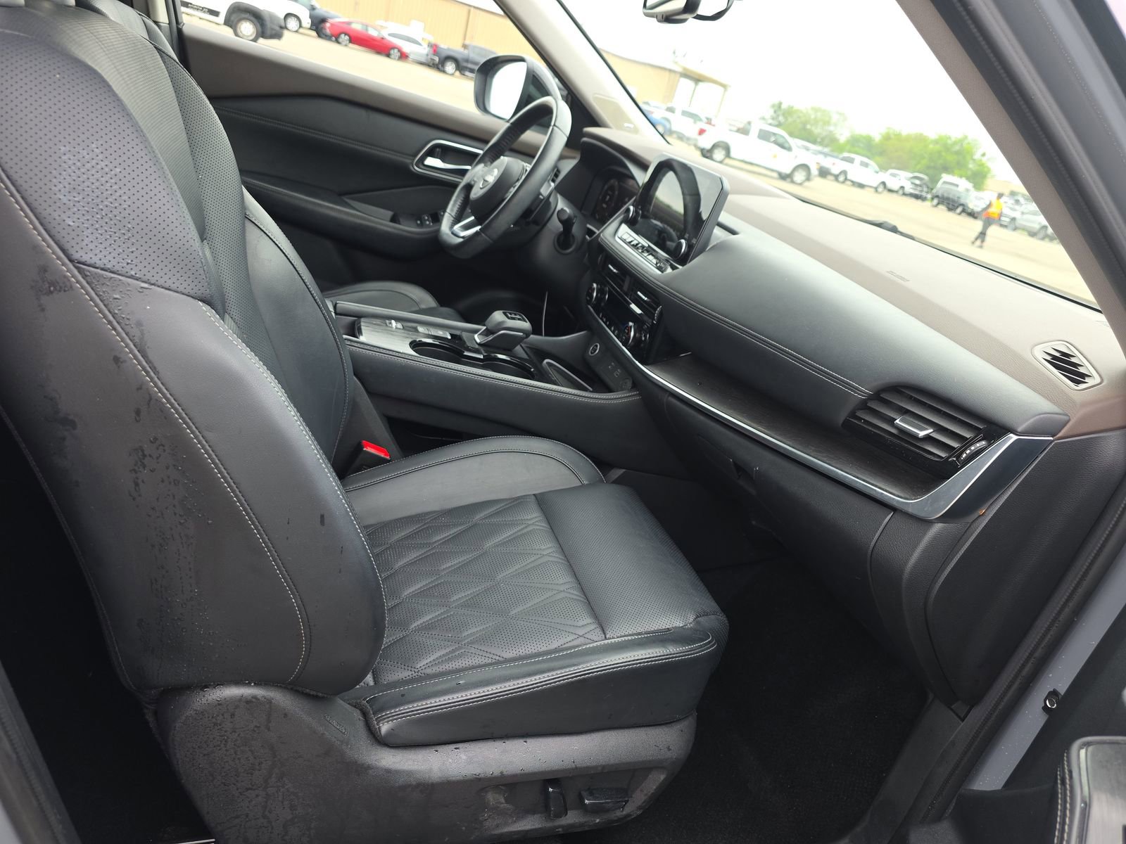 Used 2023 Nissan Rogue Platinum FWD image 11