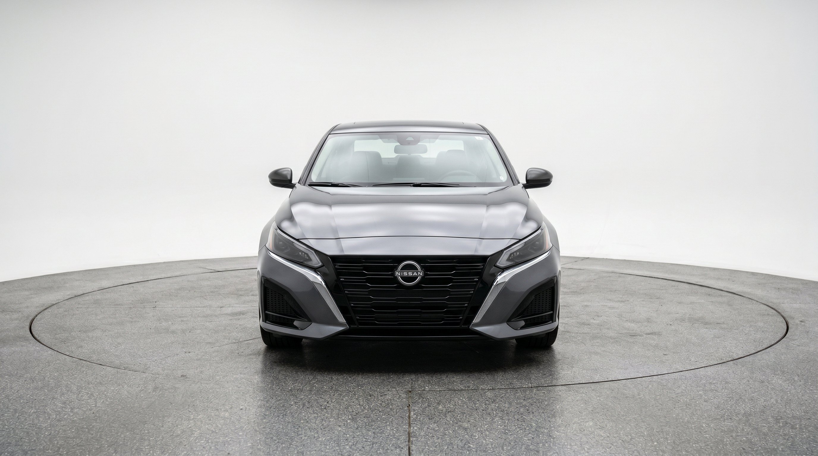 Used 2025 Nissan Altima 2.5 SV FWD image 2