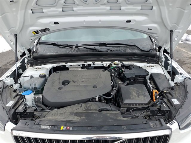 Used 2025 Volvo XC40 B5 Core image 29