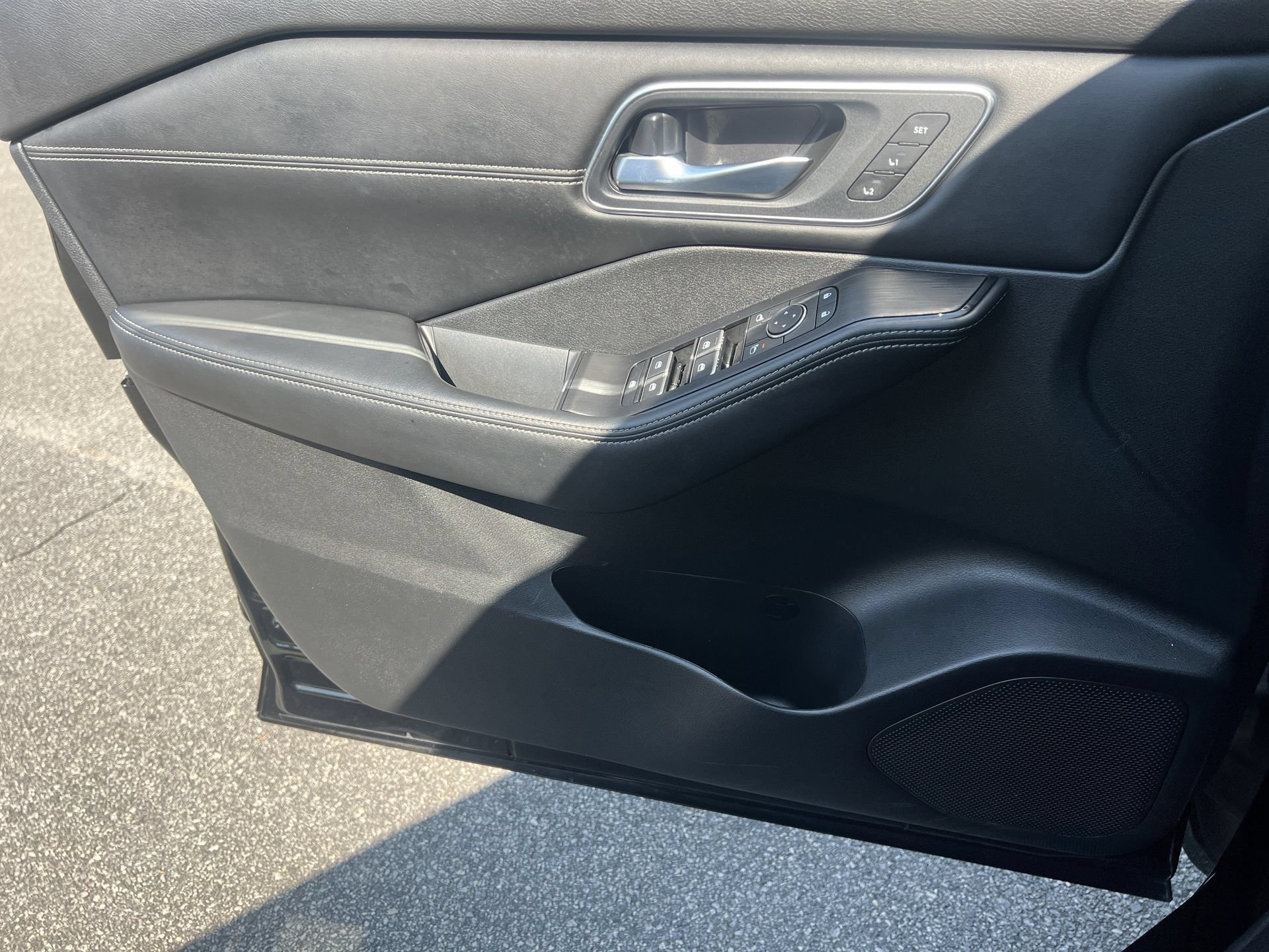 Certified 2025 Nissan Rogue Platinum FWD image 16