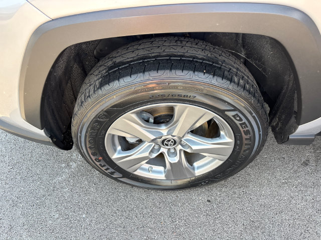 Used 2022 Toyota RAV4 LE AWD/4WD image 31