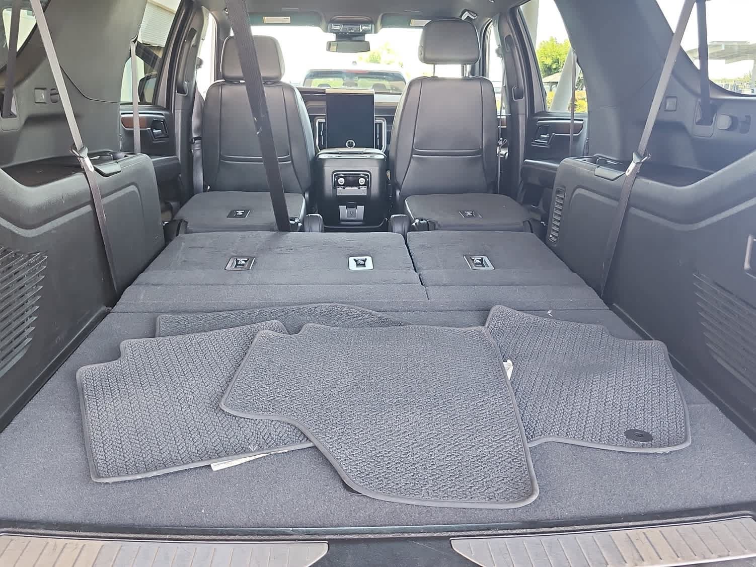 Used 2025 GMC Yukon XL Denali AWD/4WD image 39
