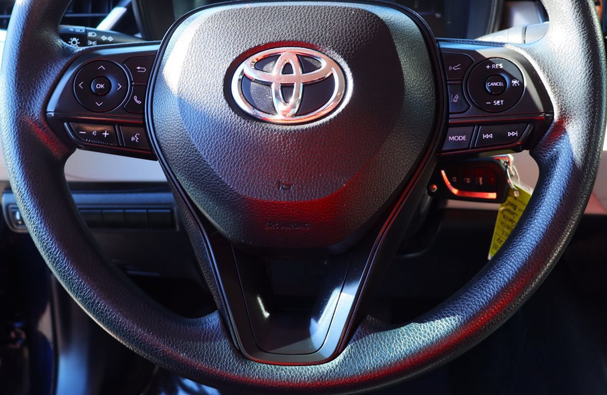 Used 2022 Toyota Corolla LE FWD image 55