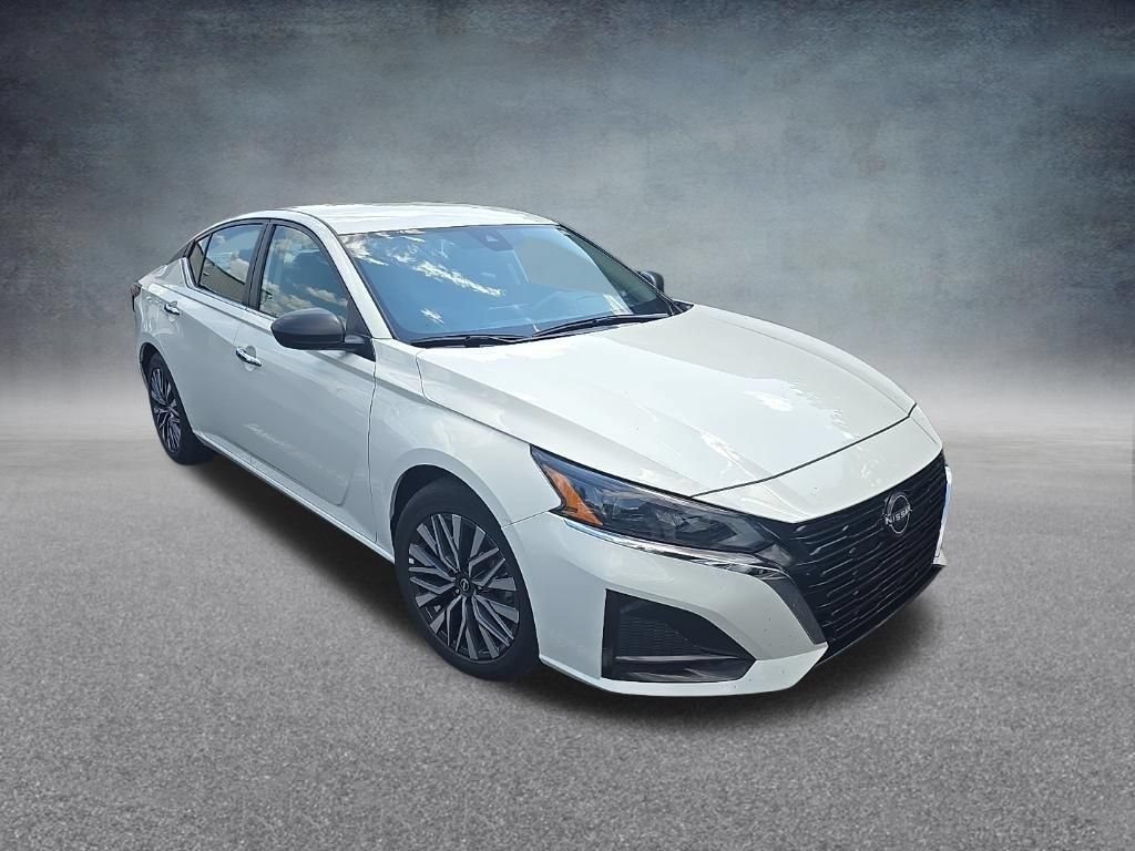 Used 2025 Nissan Altima 2.5 SV FWD image 9