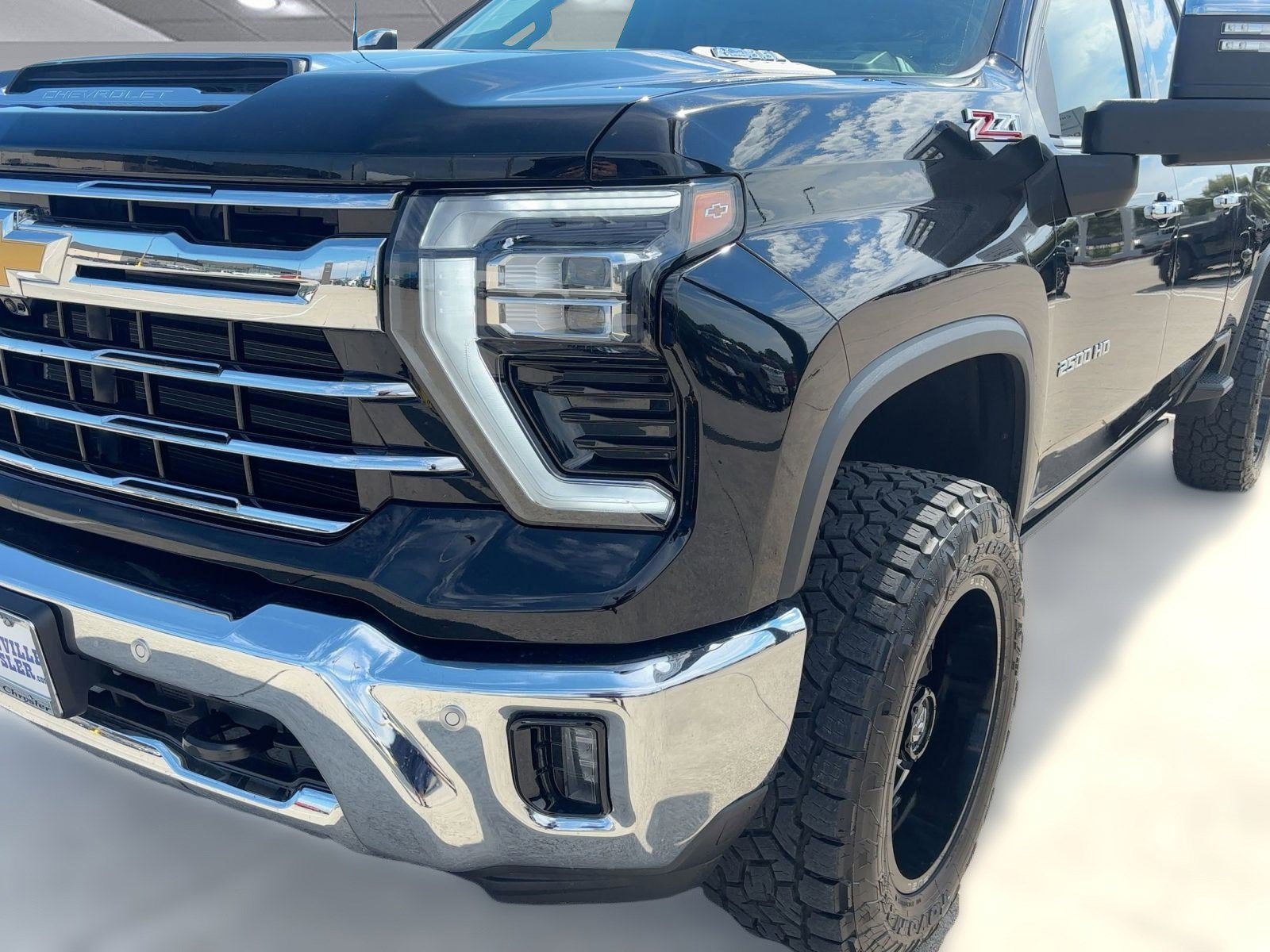 Used 2024 Chevrolet Silverado 2500 LTZ w/ LTZ Plus Package image 11