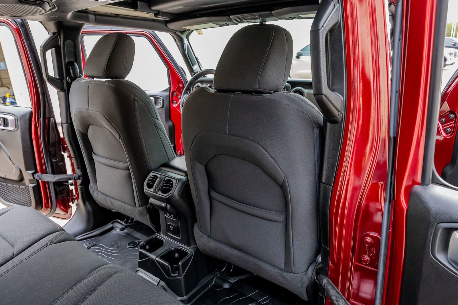 Used 2022 Jeep Wrangler Unlimited Sport image 32