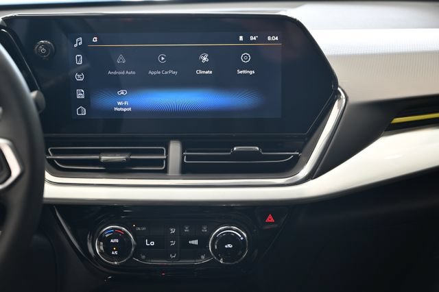 New 2026 Chevrolet Trax LT w/ Sunroof Package FWD image 14