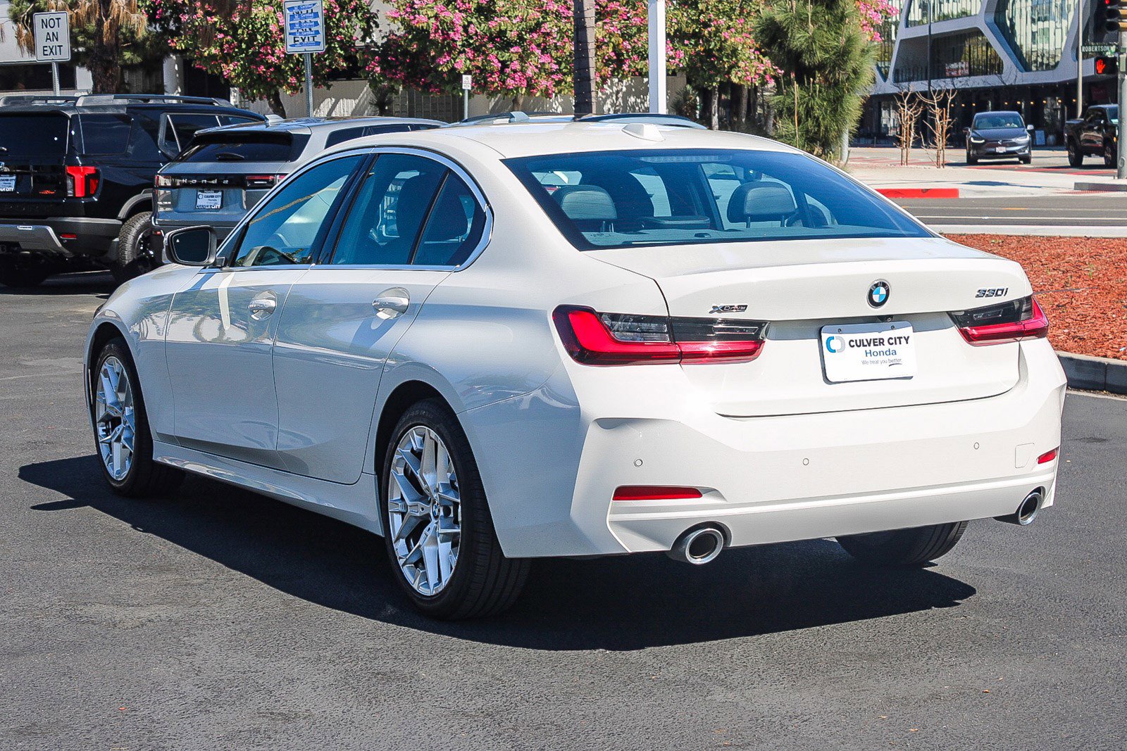 Used 2025 BMW 330i xDrive Sedan image 7