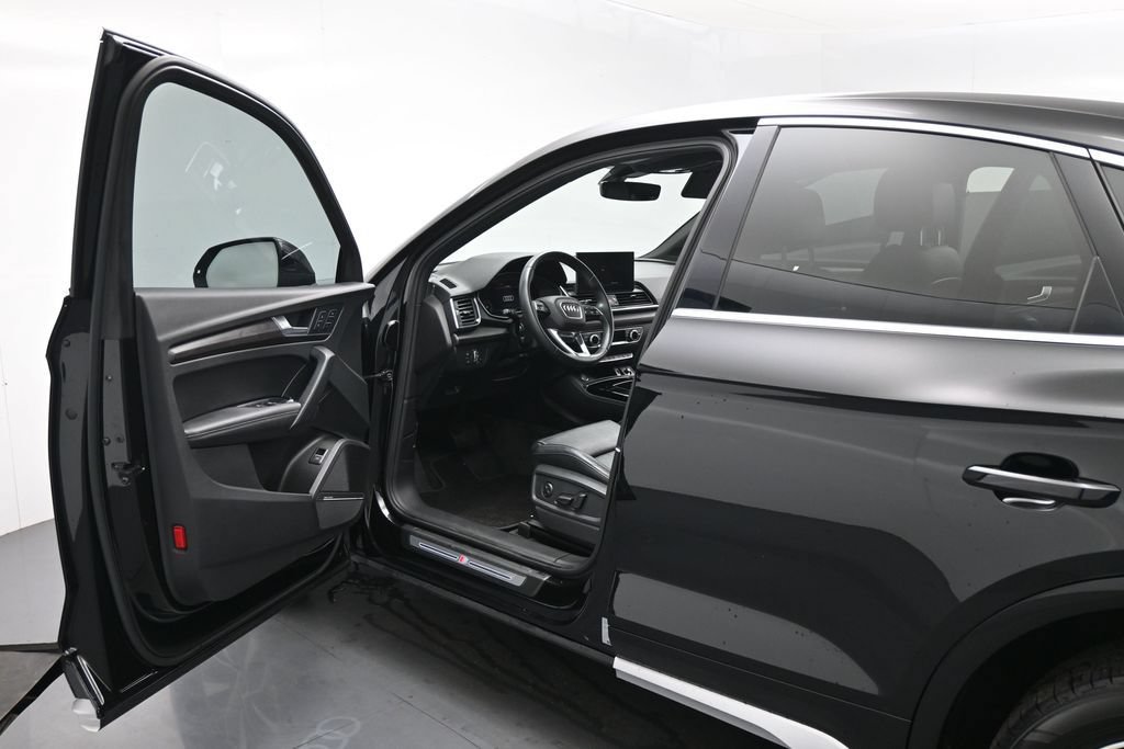 Used 2021 Audi Q5 2.0T Premium Plus w/ Premium Plus Package AWD/4WD image 9