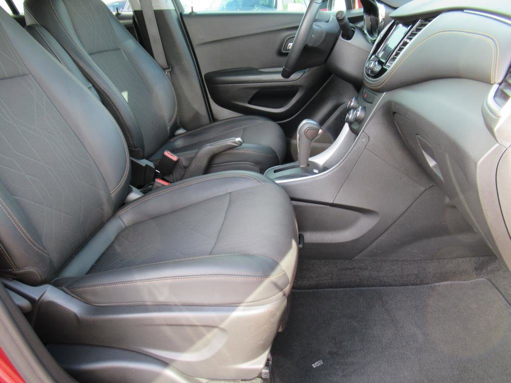 Used 2022 Chevrolet Trax LT w/ LT Convenience Package image 9