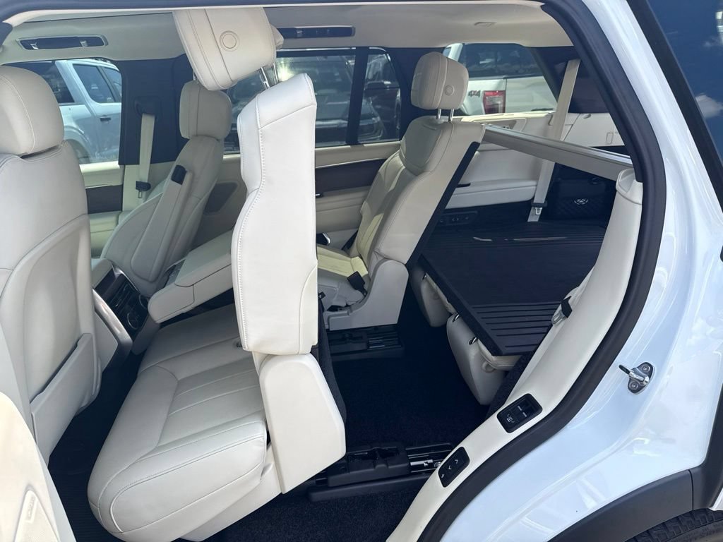 Used 2025 Land Rover Range Rover Long Wheelbase SE AWD/4WD image 13