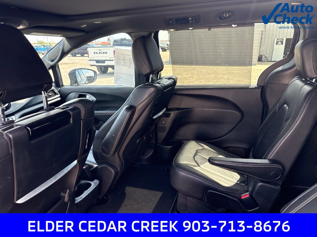 Used 2021 Chrysler Pacifica Touring-L w/ Uconnect Theater Family Group AWD/4WD image 16