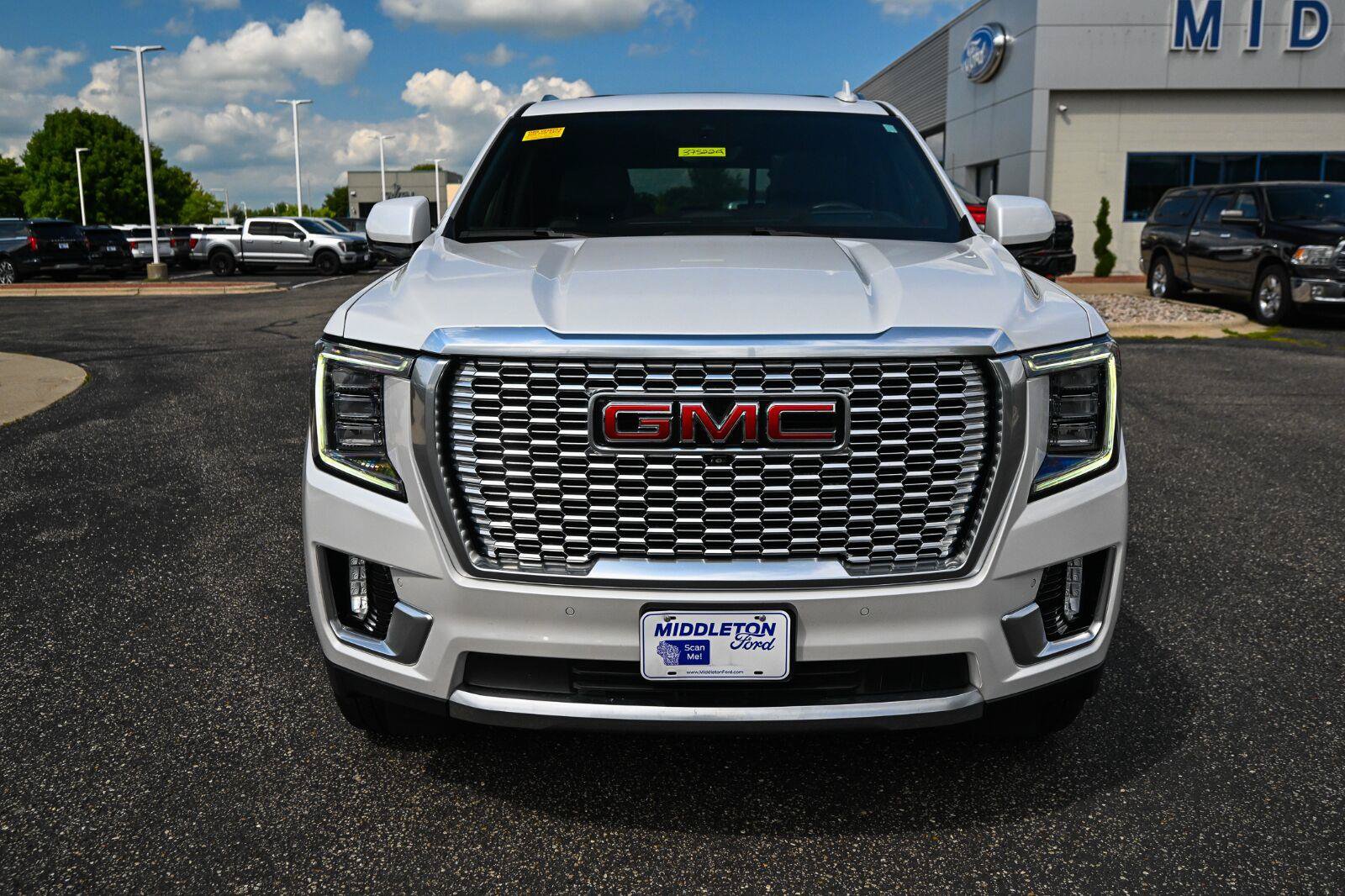 Used 2024 GMC Yukon XL Denali w/ Denali Reserve Package AWD/4WD image 10