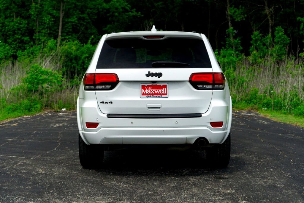 Used 2018 Jeep Grand Cherokee Altitude AWD/4WD image 7