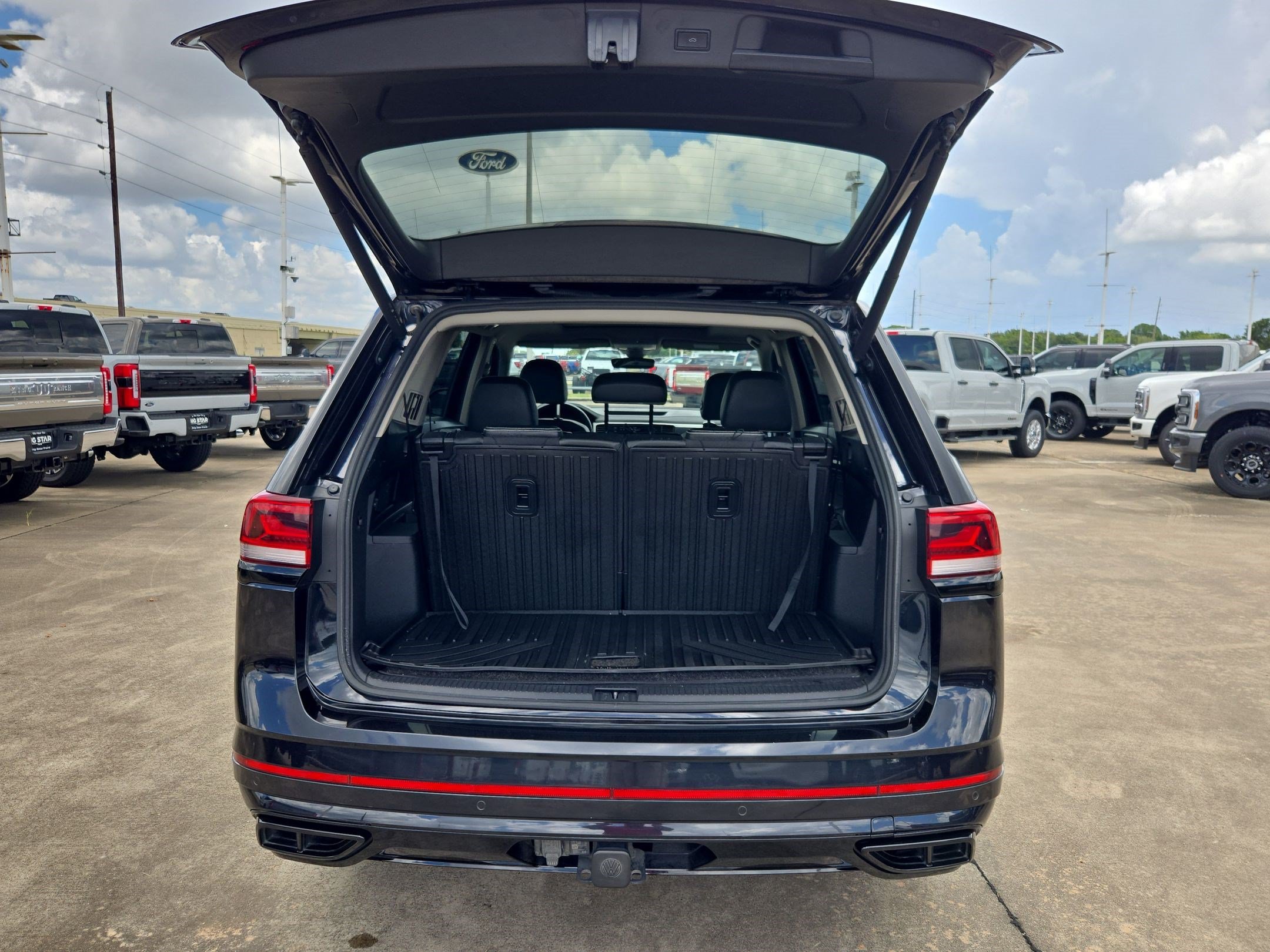 Used 2023 Volkswagen Atlas SEL R-Line AWD/4WD image 30