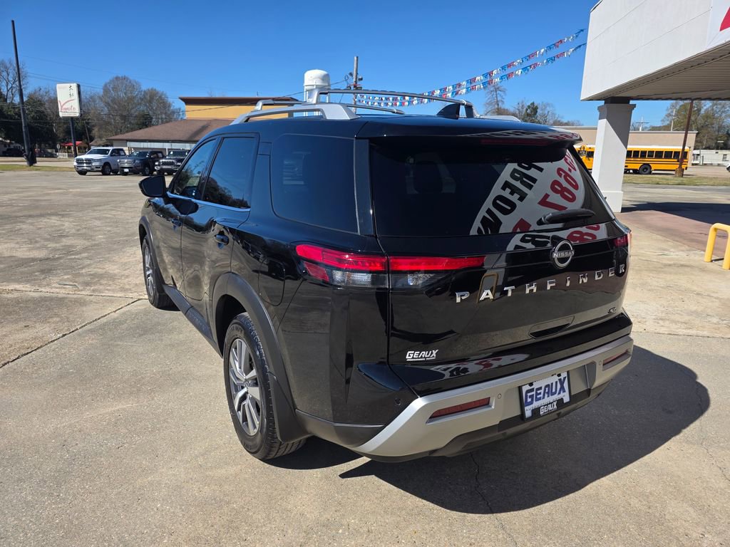 Used 2023 Nissan Pathfinder SL image 3