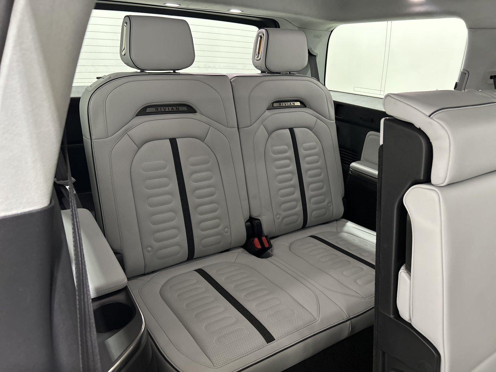 Used 2023 Rivian R1S Adventure AWD/4WD image 25