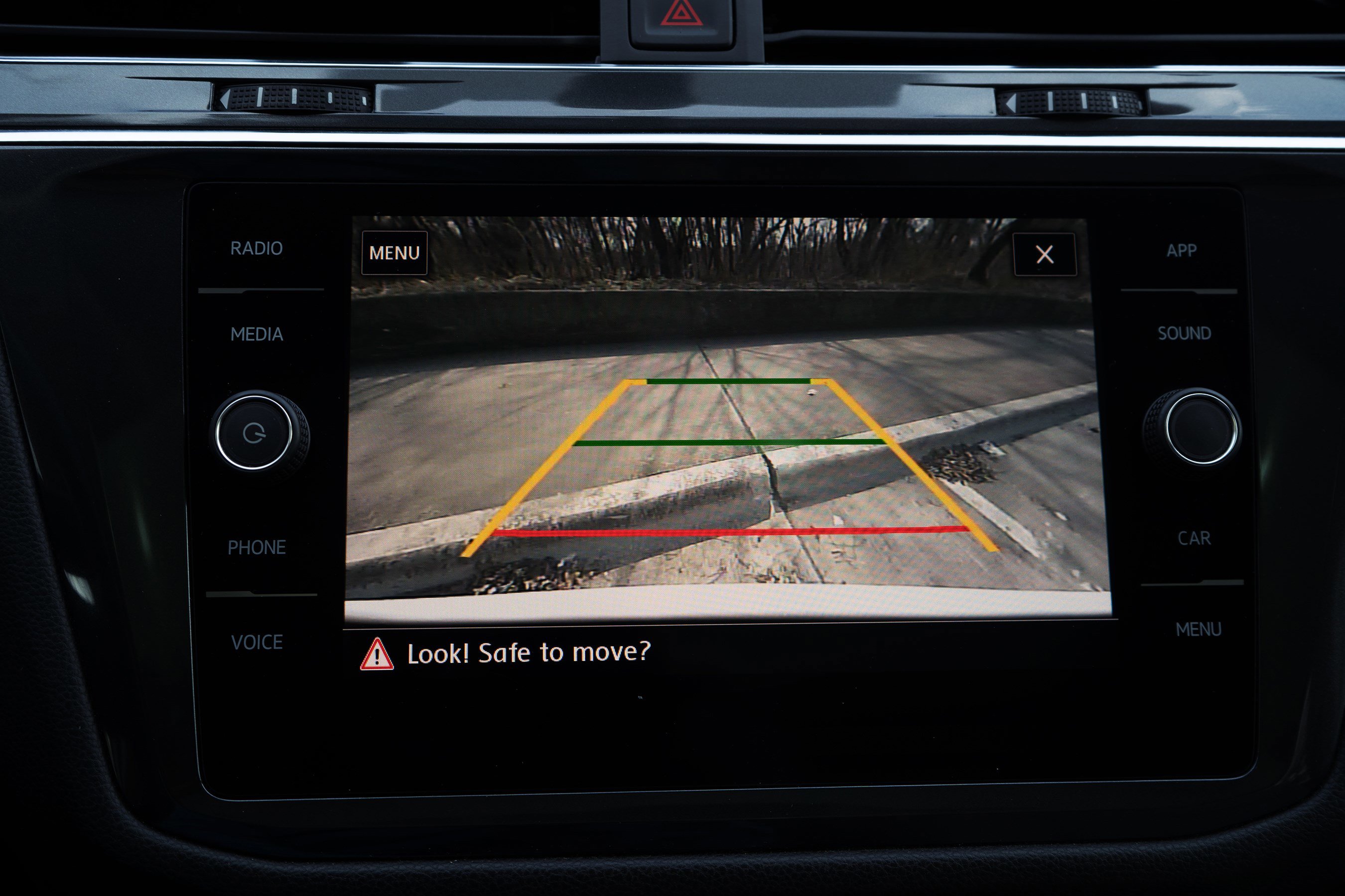 Used 2020 Volkswagen Tiguan SE w/ Panoramic Sunroof Package image 31