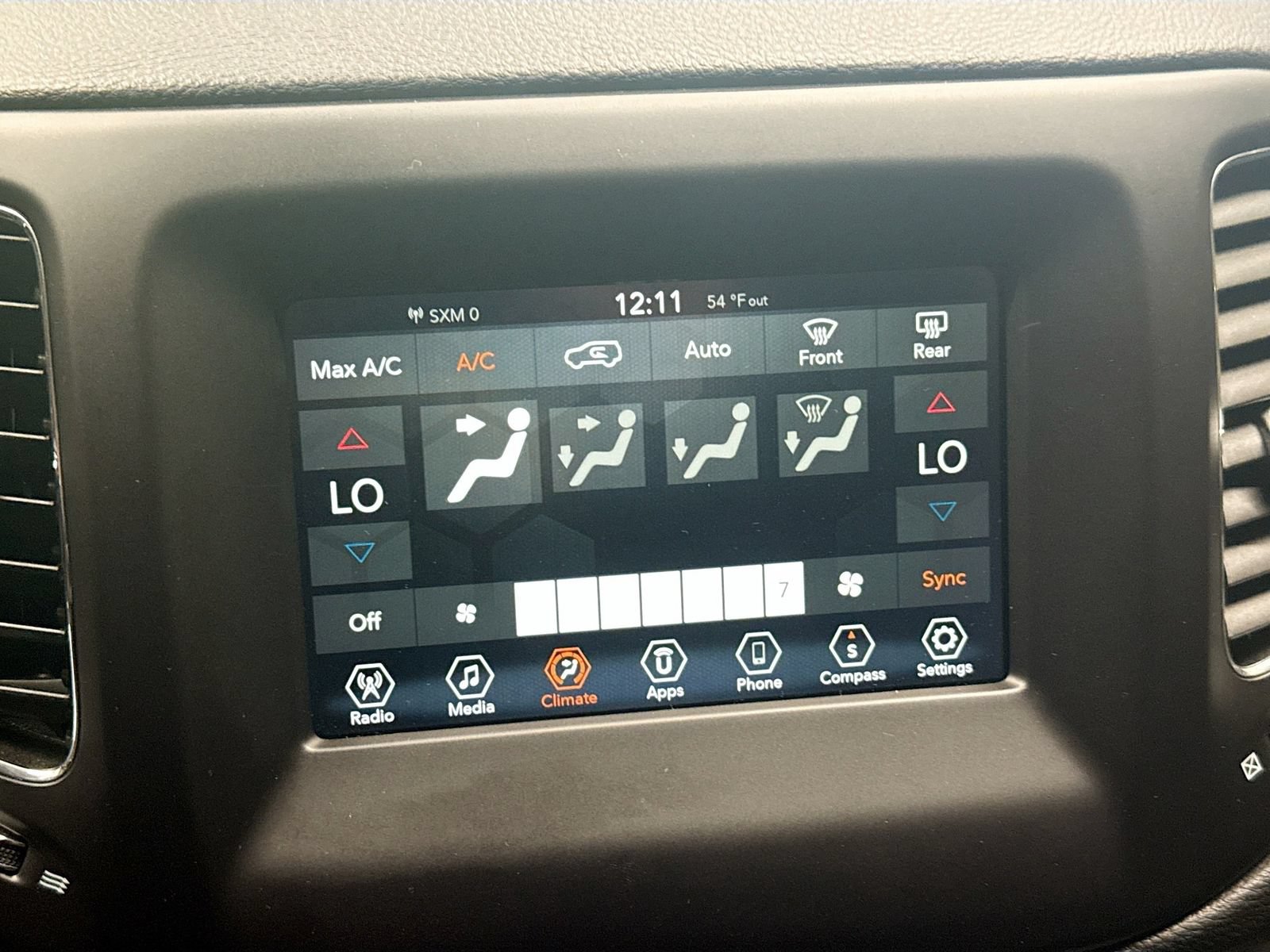 Used 2018 Jeep Compass Latitude w/ Popular Equipment Group AWD/4WD image 18