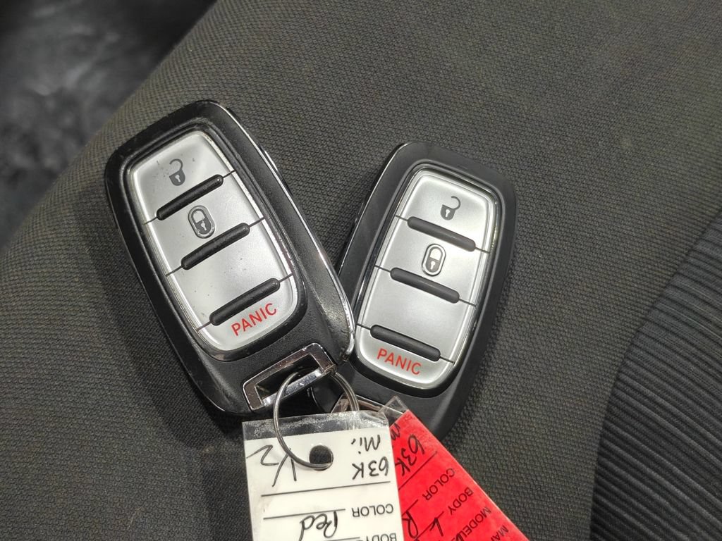 Used 2020 Chrysler Voyager L FWD image 9