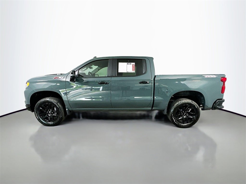 Used 2025 Chevrolet Silverado 1500 LT Trail Boss w/ Convenience Package II image 3
