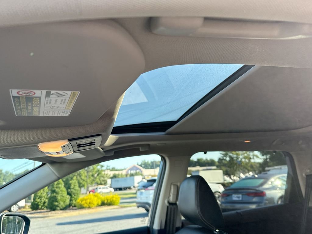 Used 2023 Nissan Rogue SL w/ SL Premium Package image 18