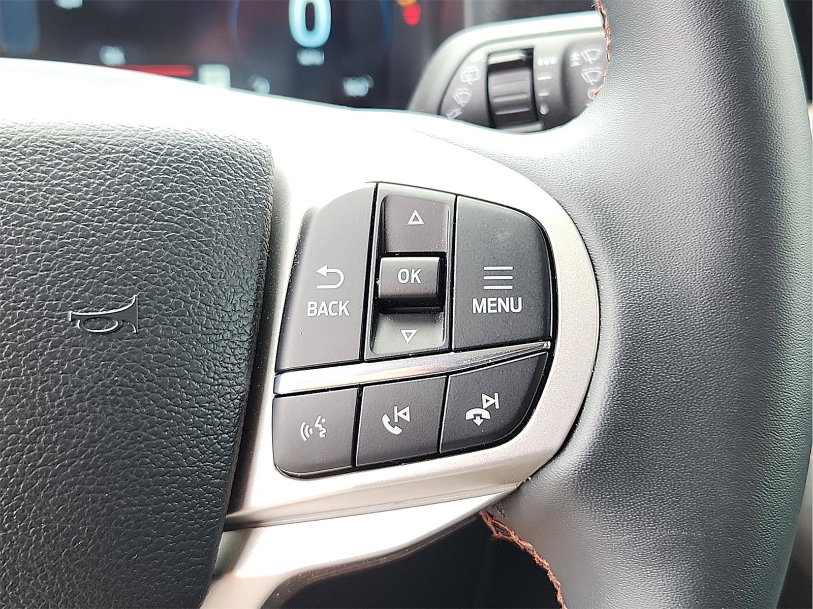 Certified 2025 Ford Explorer Active AWD/4WD image 18