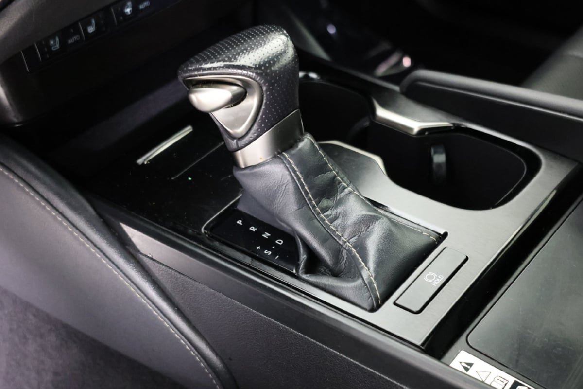 Used 2023 Lexus ES 350 F Sport w/ Accessory Package (Z2) FWD image 6