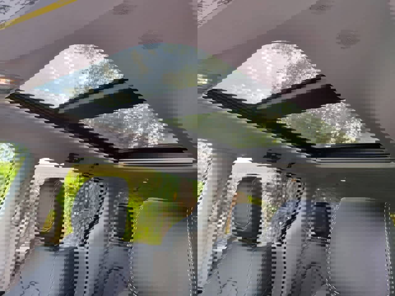 Used 2024 Chrysler Pacifica Touring-L w/ Road Tripper Package image 20