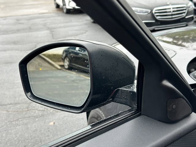 Used 2018 Land Rover Range Rover Velar R-Dynamic SE image 16