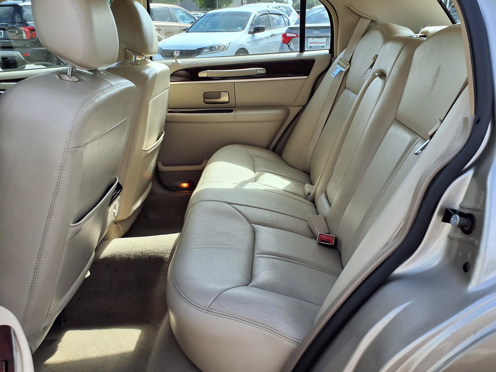 Used 2007 Lincoln Town Car Signature Limited RWD image 17