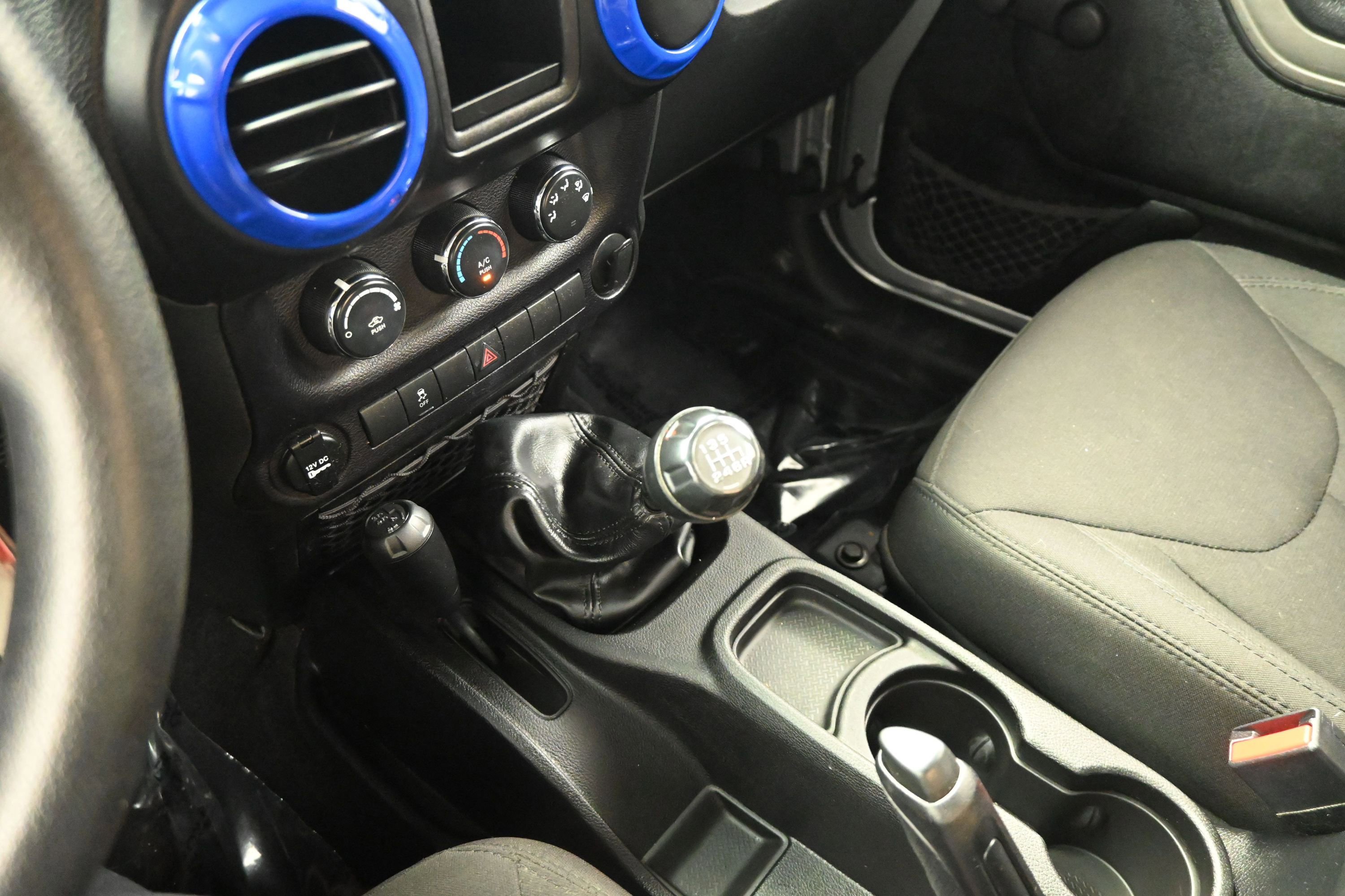 Used 2014 Jeep Wrangler Unlimited Sport w/ Max Tow Package AWD/4WD image 13