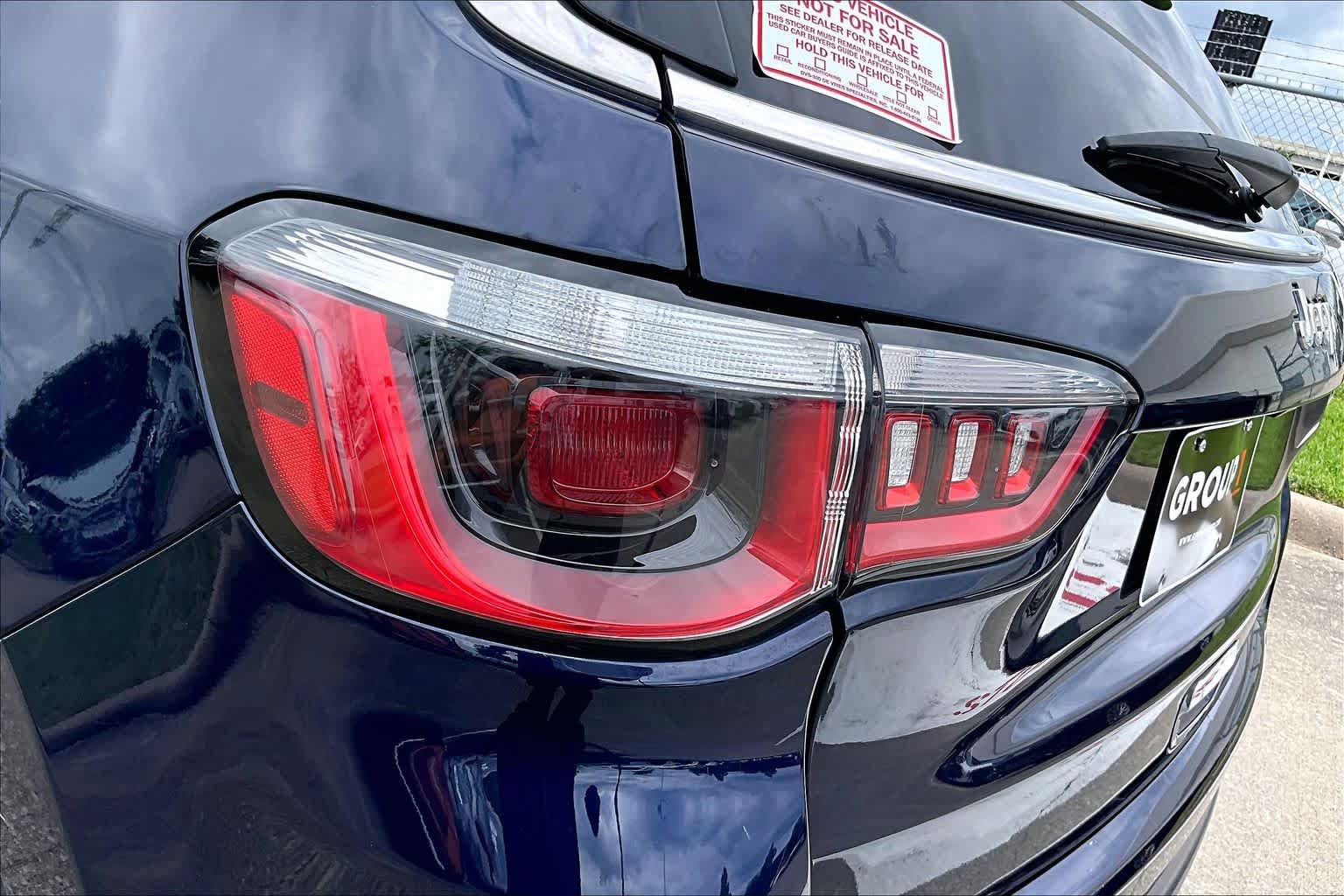 Used 2018 Jeep Compass Latitude w/ Popular Equipment Group FWD image 27
