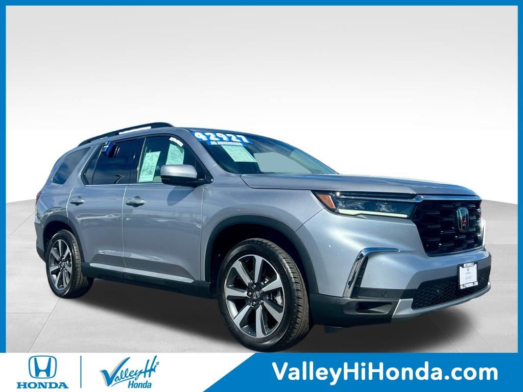 Certified 2025 Honda Pilot Touring image 1