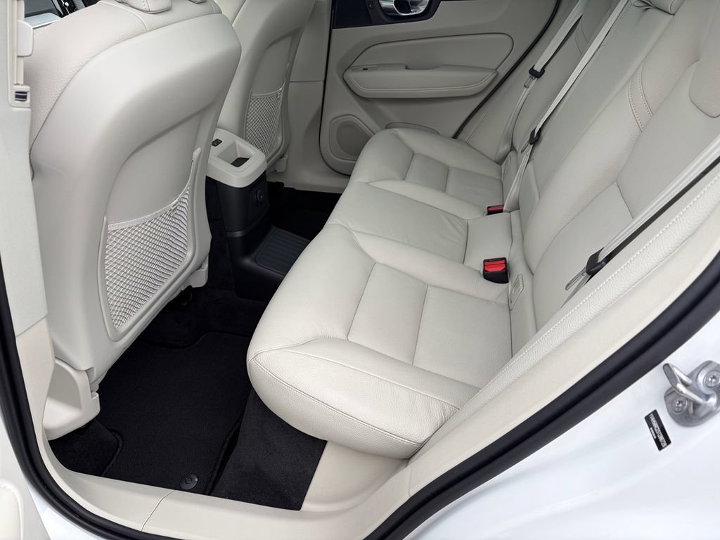 Certified 2025 Volvo XC60 T8 Plus AWD/4WD image 18