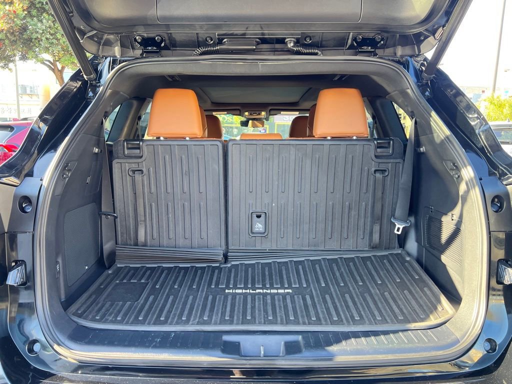 Used 2023 Toyota Highlander Platinum AWD/4WD image 46