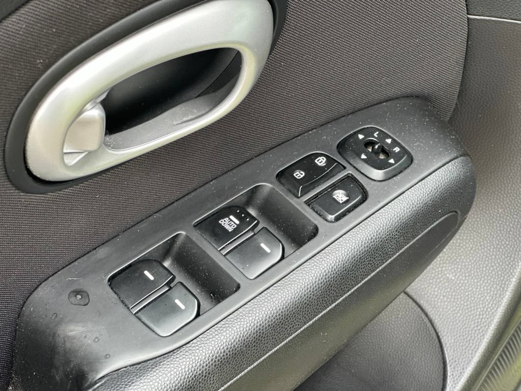 Used 2015 Kia Soul FWD image 15