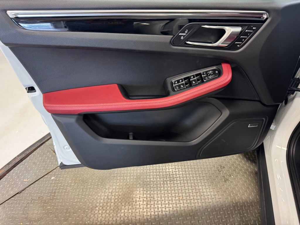 Certified 2025 Porsche Macan w/ Premium Package Plus AWD/4WD image 14