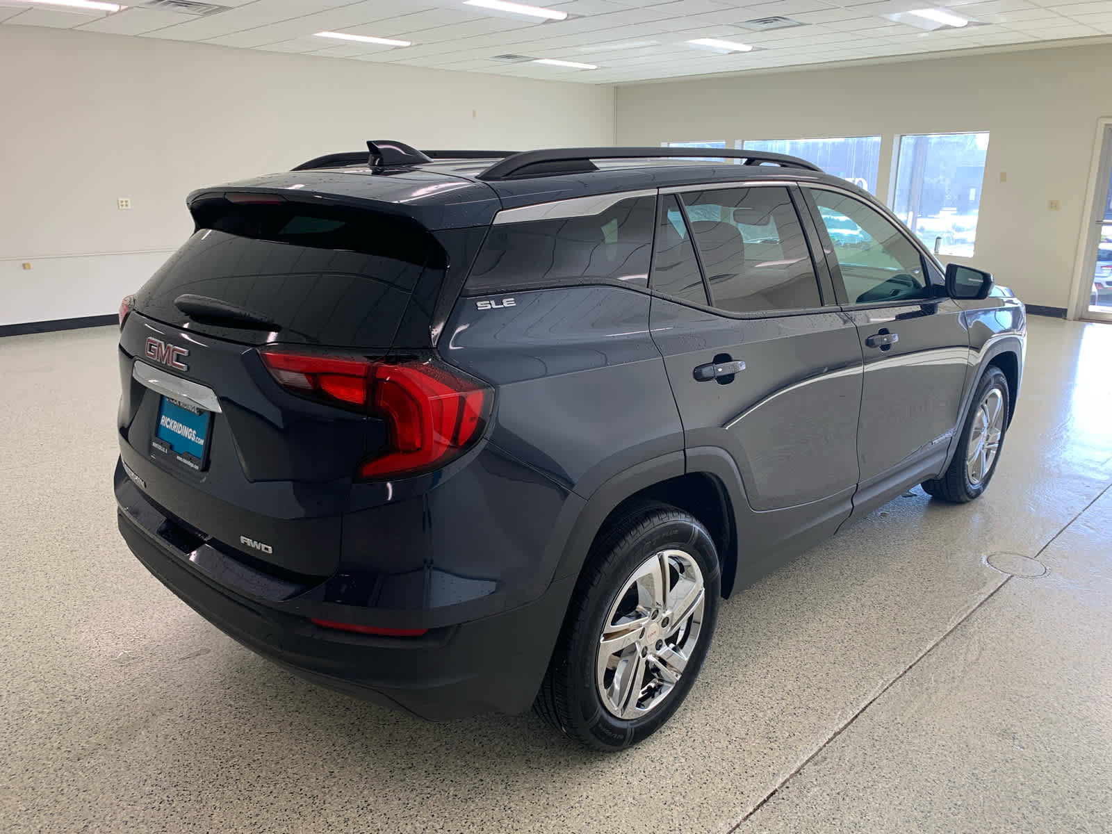 Used 2018 GMC Terrain SLE w/ Driver Convenience Package image 4