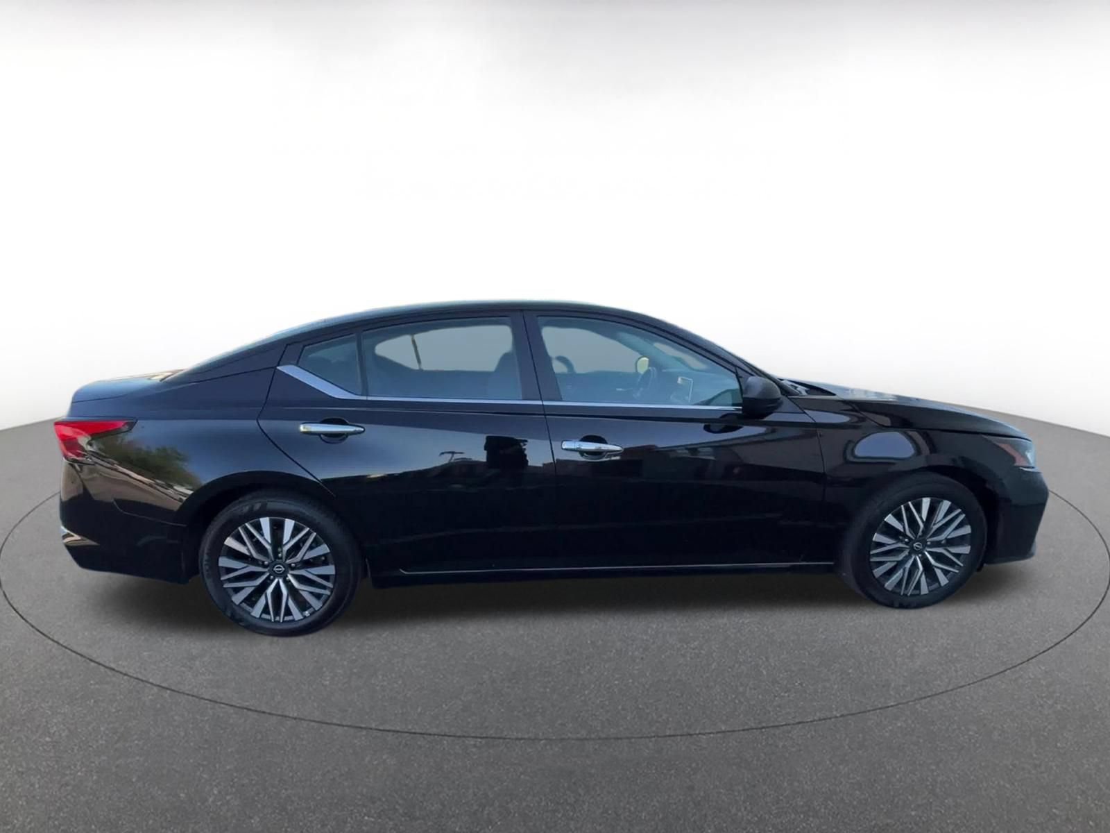 Used 2025 Nissan Altima 2.5 SV FWD image 16