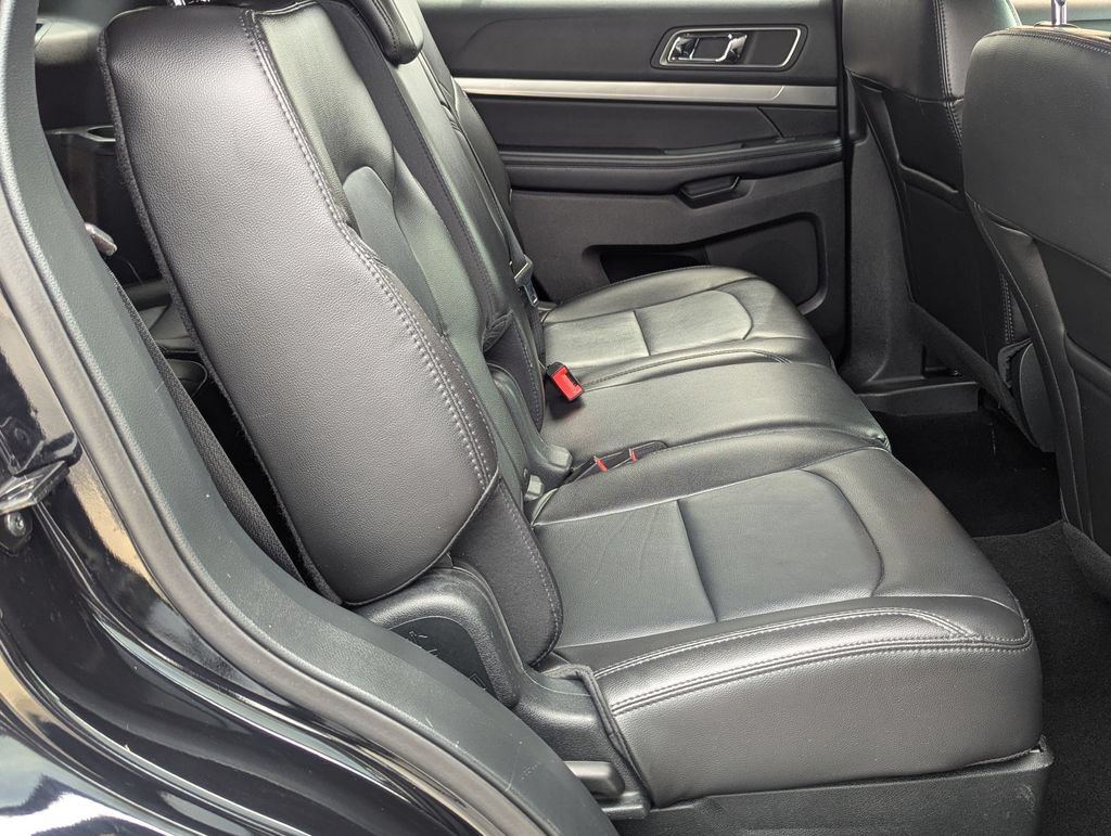Used 2018 Ford Explorer XLT w/ Equipment Group 202A FWD image 26