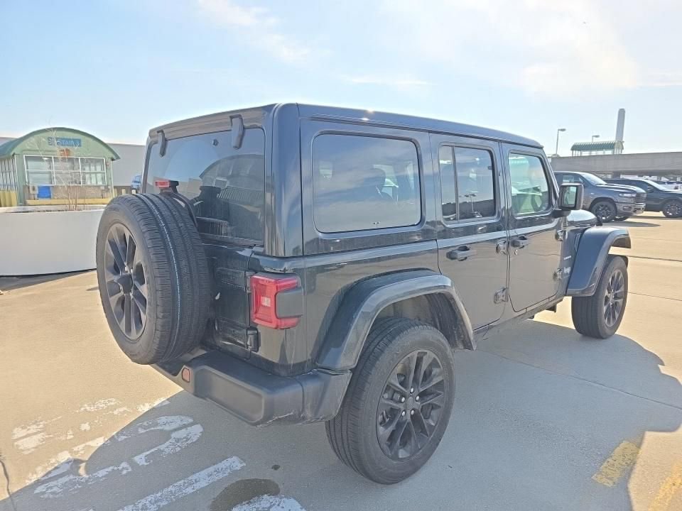 Used 2024 Jeep Wrangler Unlimited Sahara w/ Technology Group image 7