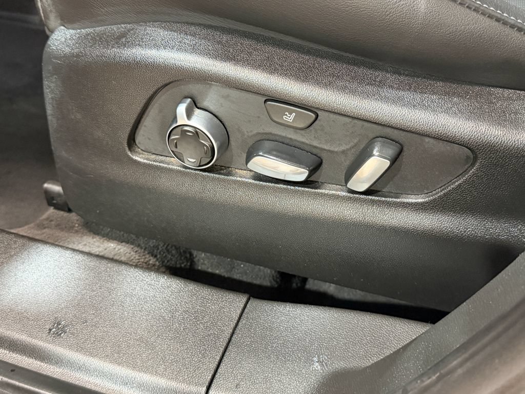 Used 2019 Cadillac XT4 Premium Luxury FWD image 23