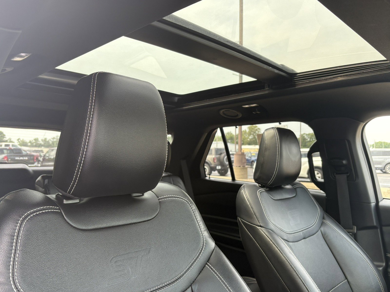 Used 2022 Ford Explorer ST w/ ST Street Pack image 10