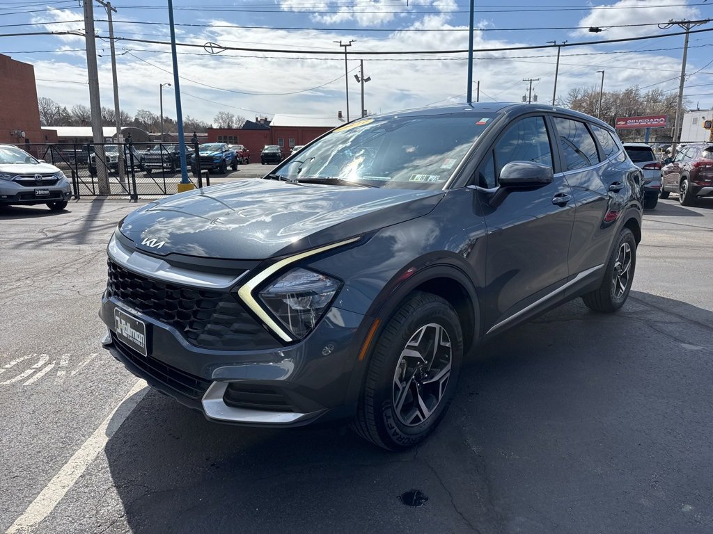 Used 2023 Kia Sportage LX image 3